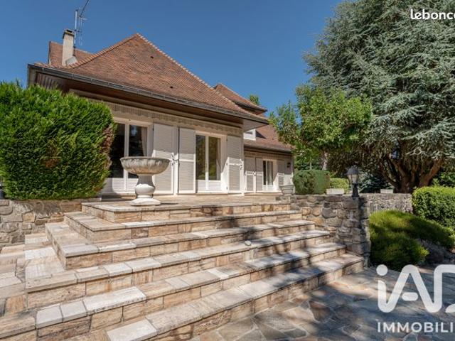 Propriété 8 pièces 243 m²