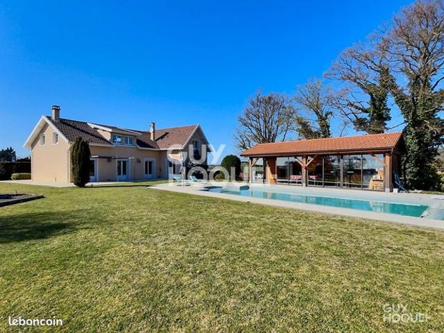Propriété 8 pièces 243 m²