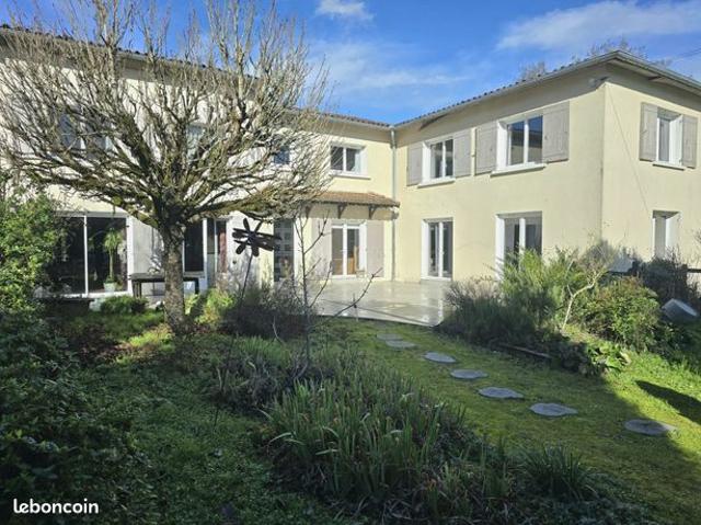 Propriété 8 pièces 254 m²