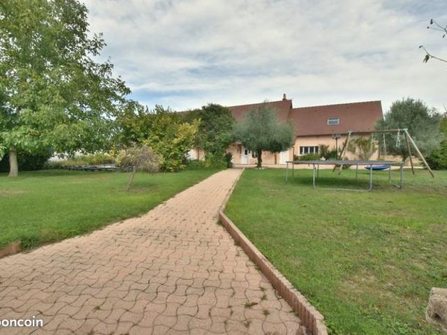 Propriété 8 pièces 254 m²