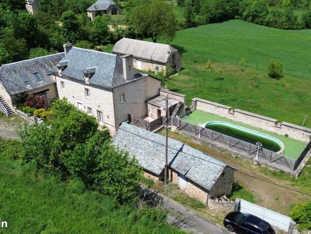 Propriété 8 pièces 254 m²