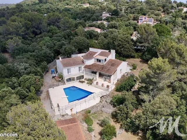 Propriété 8 pièces 254 m²