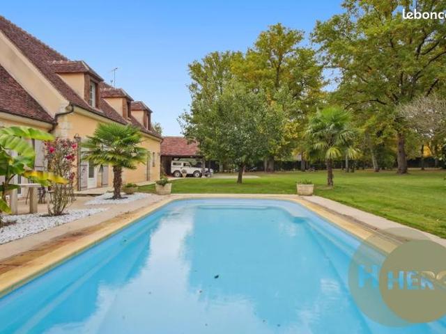 Propriété 8 pièces 255 m²
