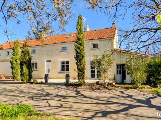 Propriété 8 pièces 255 m²