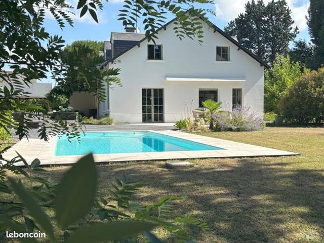 Propriété 8 pièces 255 m²