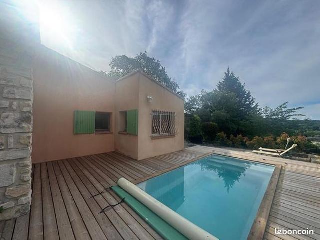 Propriété 8 pièces 256 m²