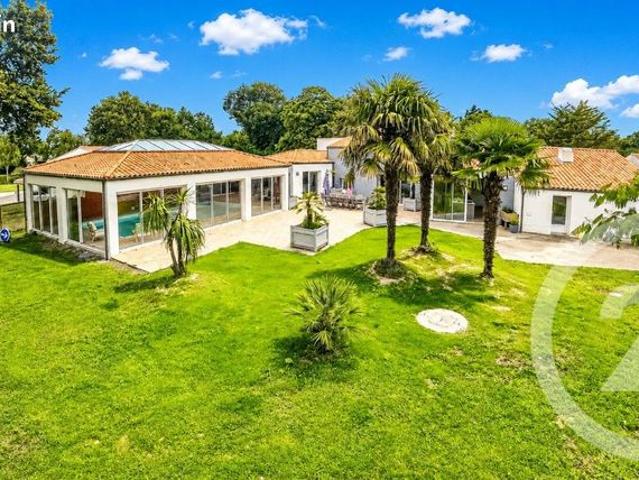 Propriété 8 pièces 256 m²