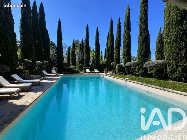 Propriété 8 pièces 256 m²