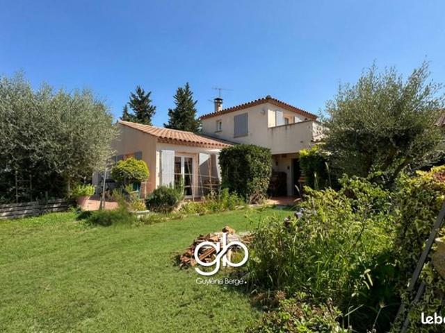 Propriété 8 pièces 256 m²