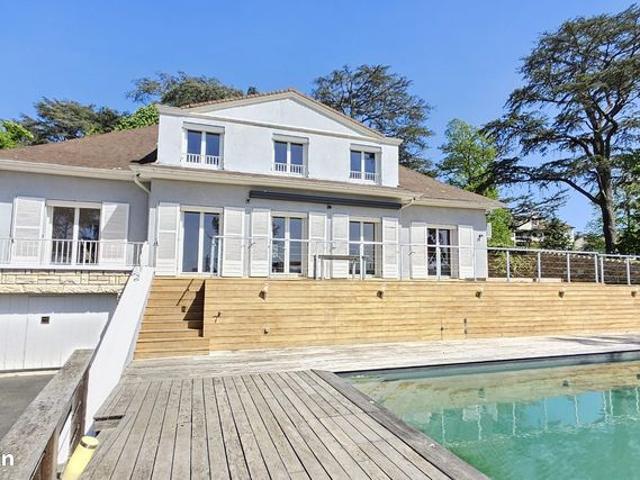 Propriété 8 pièces 259 m²