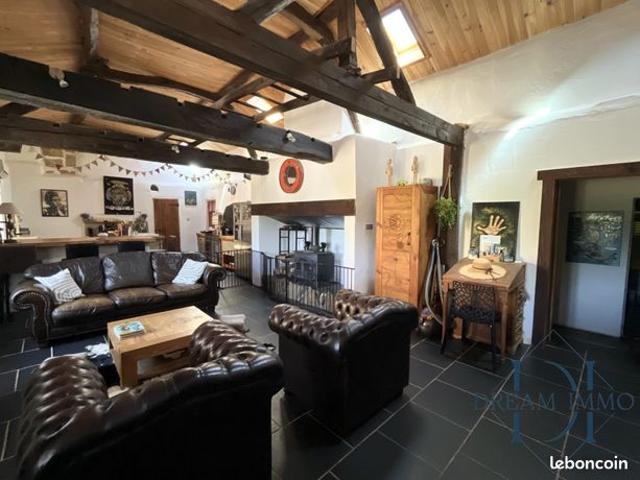 Propriété 8 pièces 259 m²
