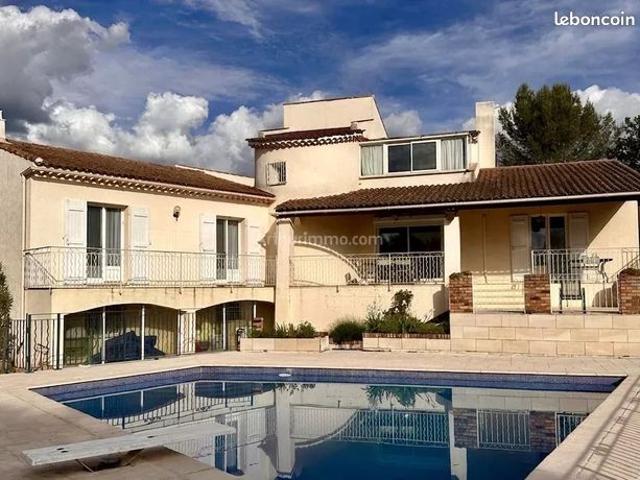 Propriété 8 pièces 250 m²