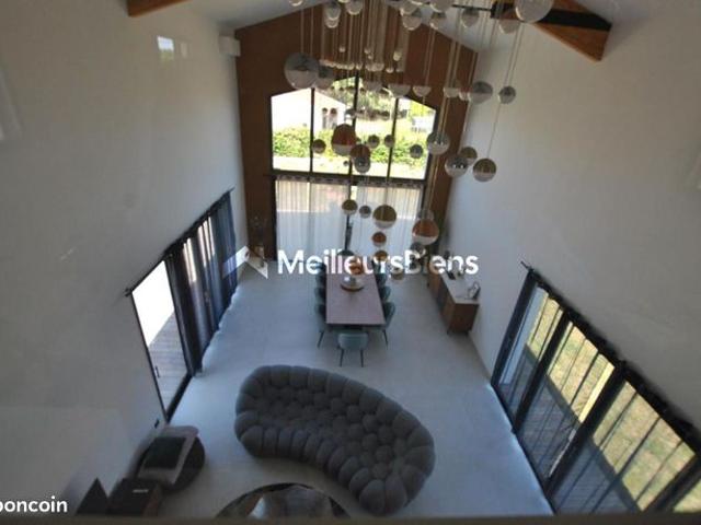 Propriété 8 pièces 250 m²