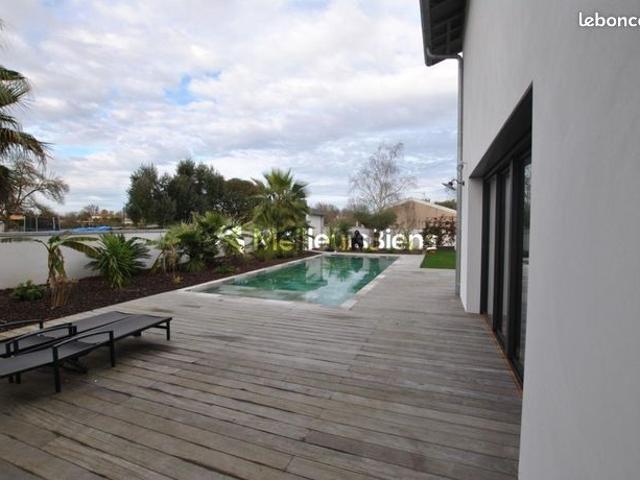 Propriété 8 pièces 250 m²