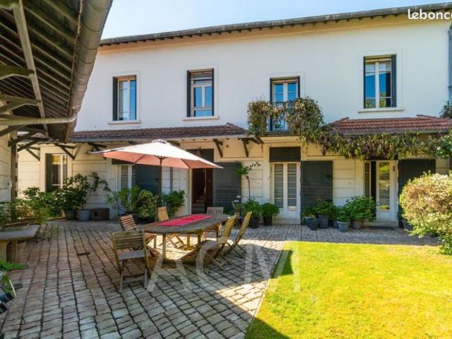 Propriété 8 pièces 250 m²