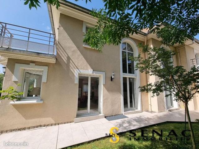 Propriété 8 pièces 250 m²