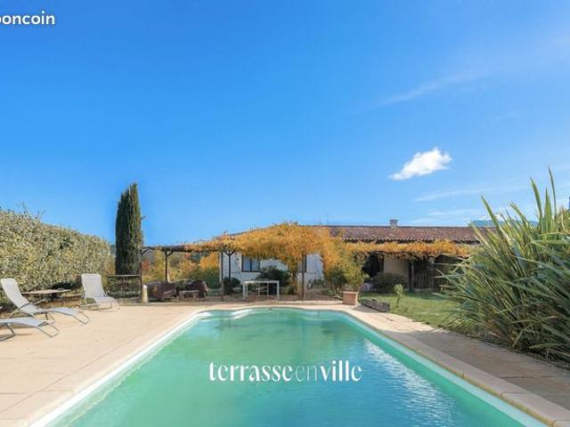 Propriété 8 pièces 250 m²