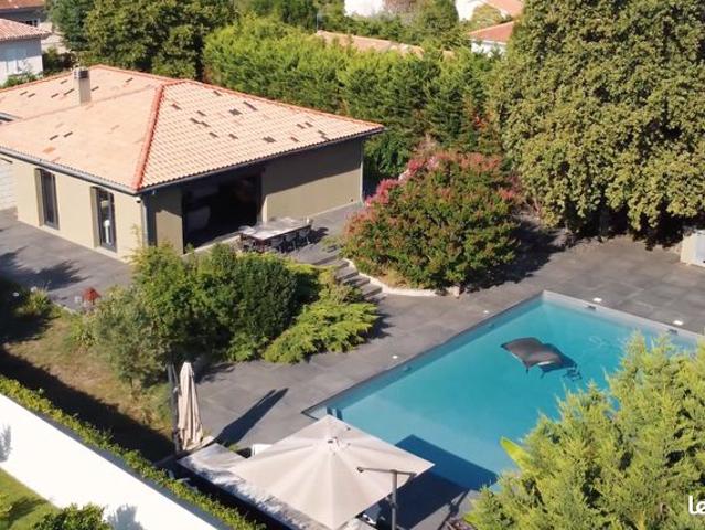 Propriété 8 pièces 250 m²