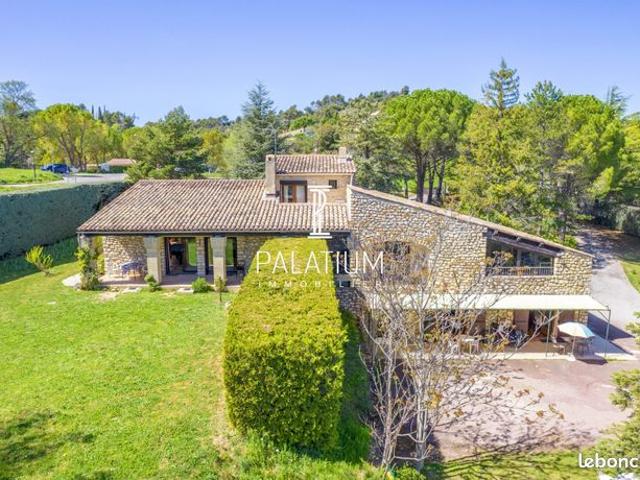 Propriété 8 pièces 250 m²