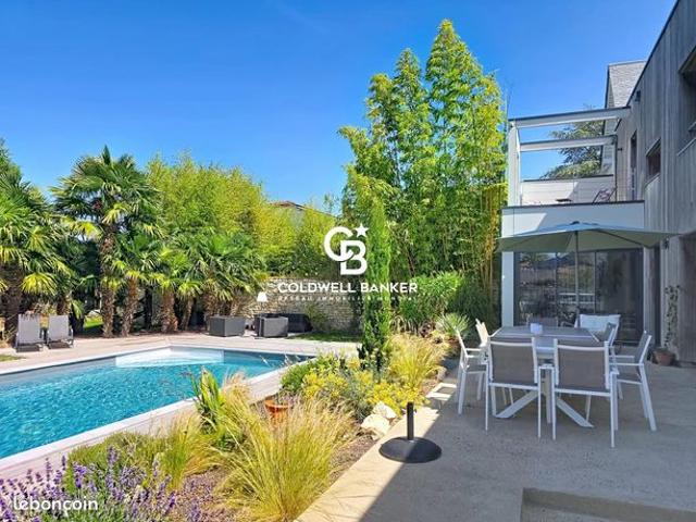 Propriété 8 pièces 250 m²
