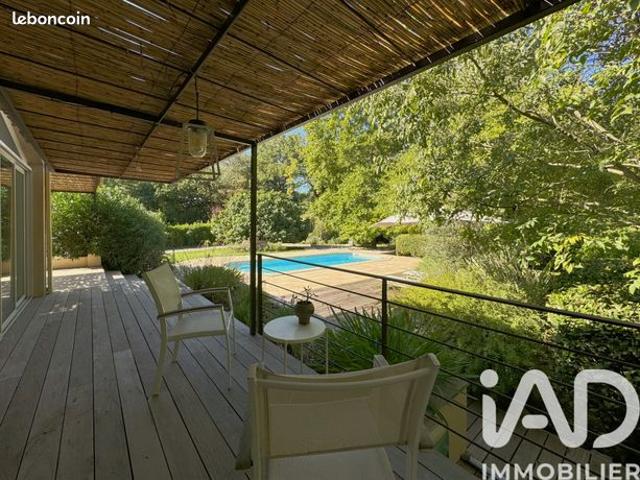Propriété 8 pièces 250 m²