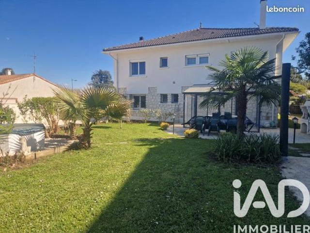 Propriété 8 pièces 251 m²