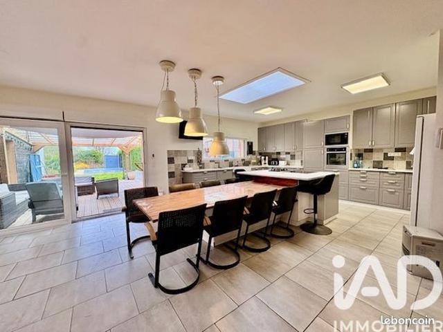 Propriété 8 pièces 251 m²