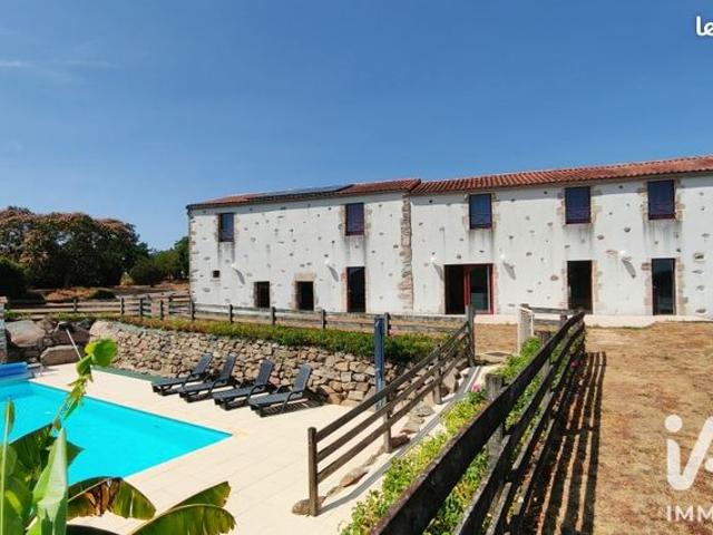 Propriété 8 pièces 251 m²
