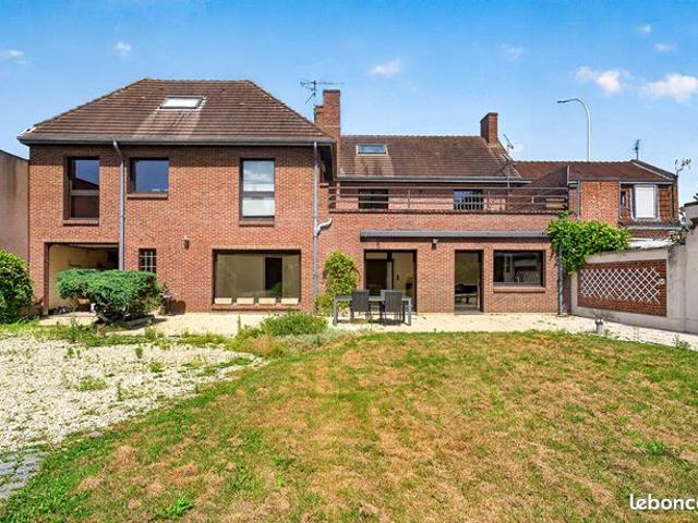 Propriété 8 pièces 253 m²