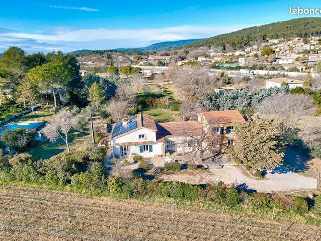Propriété 8 pièces 253 m²