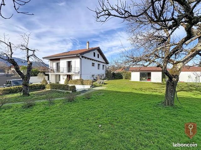 Villa 8 pièces 264 m²