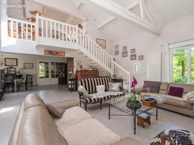 Propriété 8 pièces 264 m²