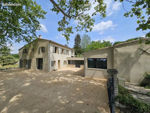 Propriété 8 pièces 265 m²
