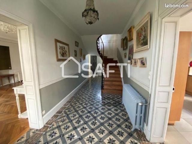 Propriété 8 pièces 265 m²