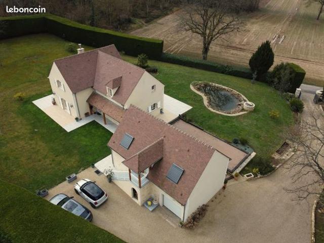 Propriété 8 pièces 266 m²