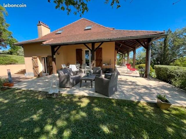 Propriété 8 pièces 266 m²