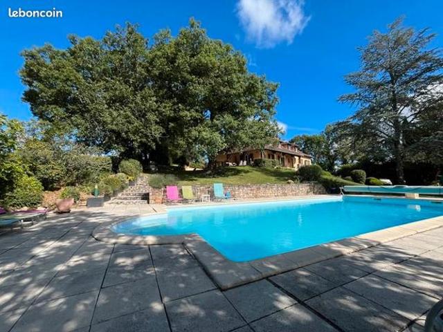 Propriété 8 pièces 266 m²
