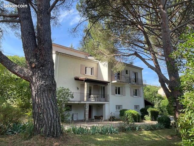 Propriété 8 pièces 267 m²