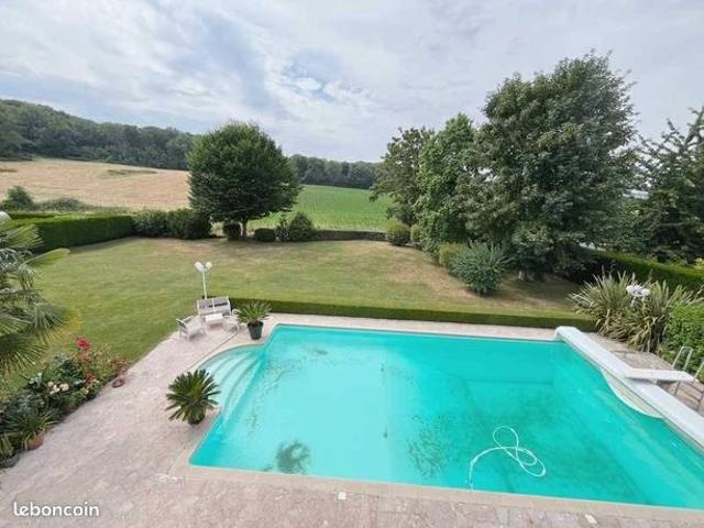 Propriété 8 pièces 267 m²