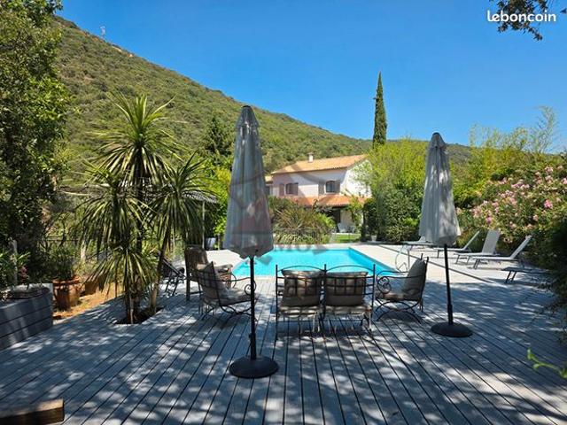Propriété 8 pièces 268 m²