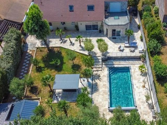 Propriété 8 pièces 260 m²