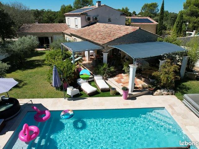 Propriété 8 pièces 261 m²