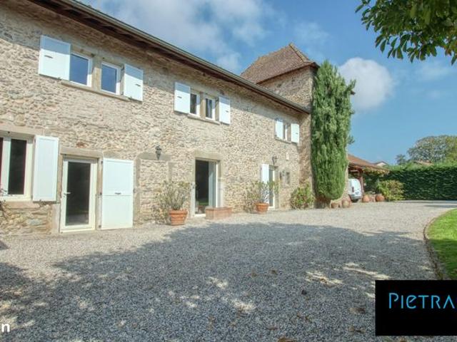 Propriété 8 pièces 261 m²
