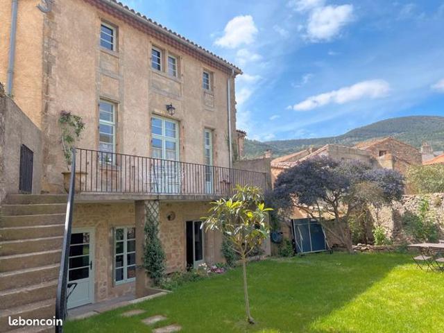 Propriété 8 pièces 261 m²