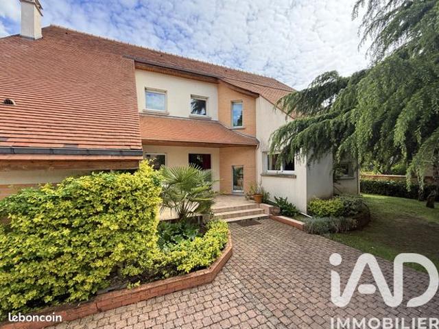 Propriété 8 pièces 261 m²