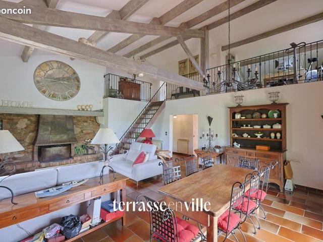 Propriété 8 pièces 262 m²