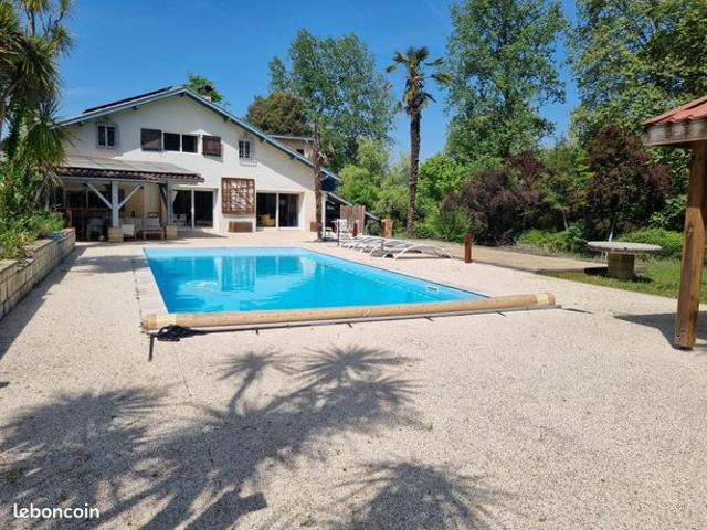 Propriété 8 pièces 262 m²