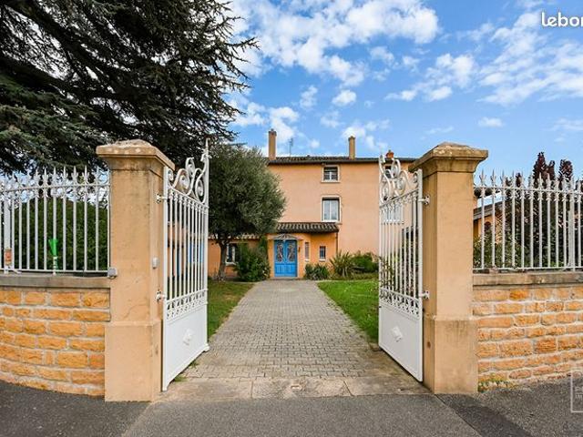 Propriété 8 pièces 262 m²