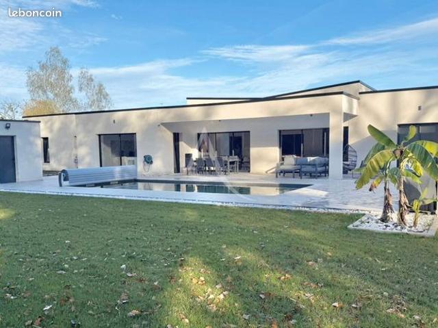 Propriété 8 pièces 263 m²