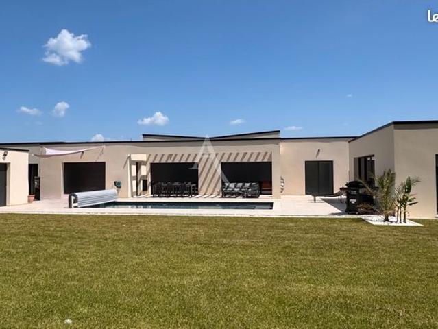 Propriété 8 pièces 263 m²